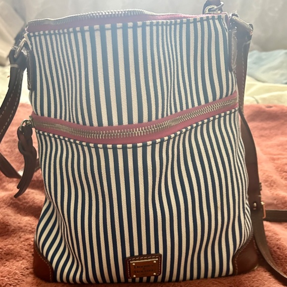 Beautiful and authentic Dooney and Bourke handbag - Picture 3 of 9